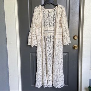 A Diva Lace Overlay Cream Size L